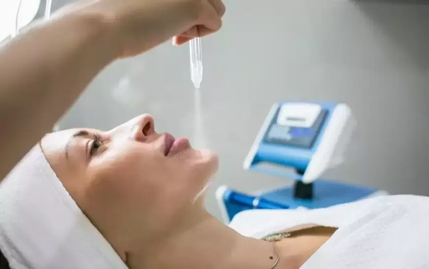 Aqua peeling សម្រាប់ rejuvenation